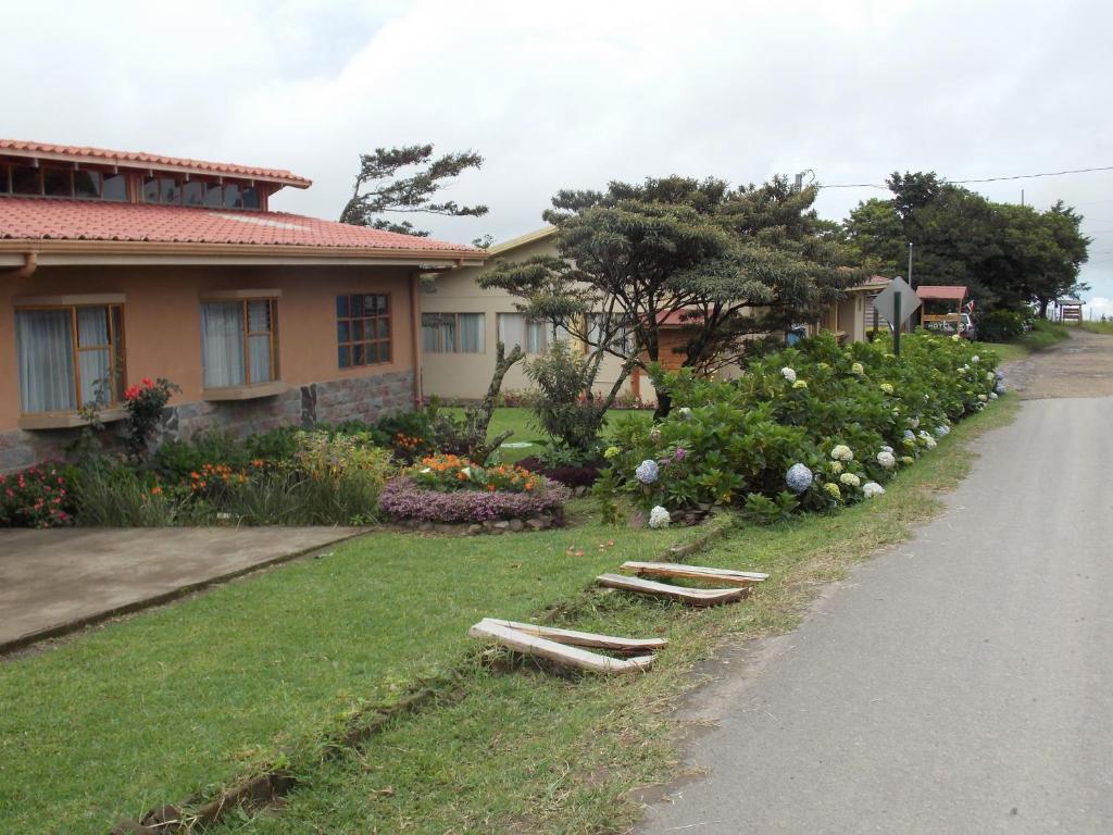Hotel Las Orquideas Monteverde Exterior photo